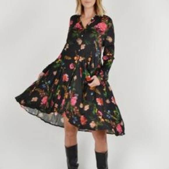 Alembika Dresses & Skirts - Alembika Black Crinkle Dress